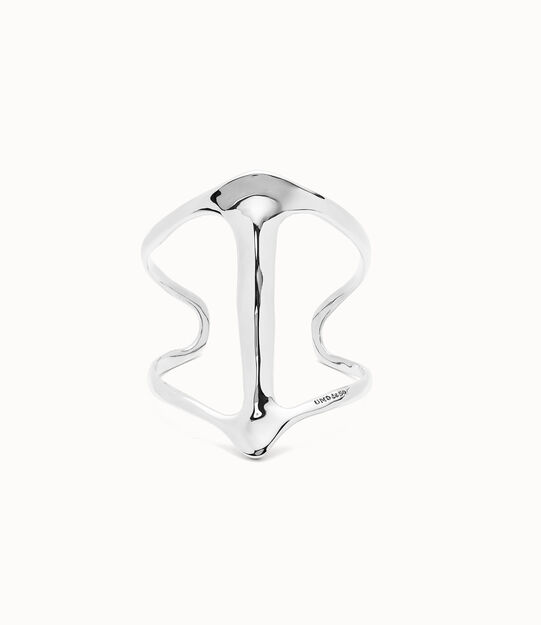 Cuff bracelet with manta ray structure